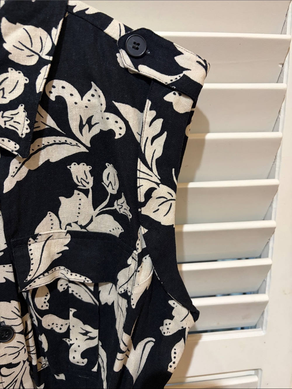 Rachel Zoe Black and Cream Floral Romper. Size 10. NWT - Picture 3 of 6